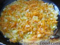 Фото приготовления рецепта: Картофельный суп с вешенками и плавленым сырком - шаг №13