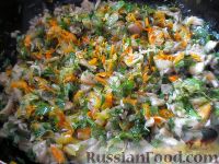 Фото приготовления рецепта: Картофельный суп с вешенками и плавленым сырком - шаг №18