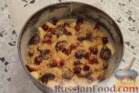 Фото приготовления рецепта: Фруктово-ягодная шарлотка - шаг №2