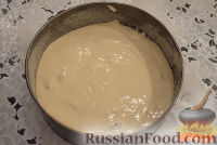 Фото приготовления рецепта: Фруктово-ягодная шарлотка - шаг №3