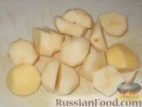 Фото приготовления рецепта: Картофель, тушенный с фрикадельками - шаг №6