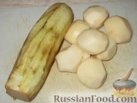 Фото приготовления рецепта: Минтай, тушенный в сметанном соусе (на сковороде) - шаг №11