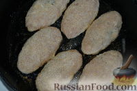 Фото приготовления рецепта: Котлеты из куриного фарша с начинкой - шаг №11