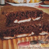Фото к рецепту: Шоколадный пирог с творожной прослойкой