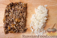 Фото приготовления рецепта: Картофельная запеканка с солеными грибами - шаг №2
