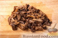Фото приготовления рецепта: Суп с сушеными грибами и перловкой - шаг №2
