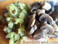 Фото приготовления рецепта: Солянка с консервированными грибами - шаг №4