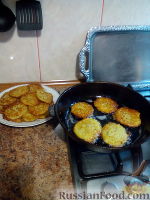 Фото приготовления рецепта: Картофельные драники с кабачком - шаг №4