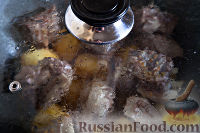 Фото приготовления рецепта: "Пирожок" (тушеное мясо с картошкой) - шаг №4