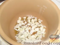 Фото приготовления рецепта: Азу по-татарски с тушенкой (в мультиварке) - шаг №3