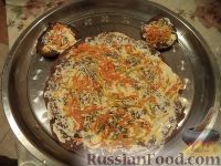 Фото приготовления рецепта: Печеночный торт с морковью и луком - шаг №13