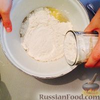 Фото приготовления рецепта: Томатные лепёшки на кефире, с сыром (в духовке) - шаг №7