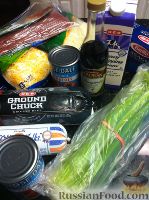 Фото приготовления рецепта: Салат с крабовыми палочками, лапшой быстрого приготовления, огурцом и яйцами - шаг №7