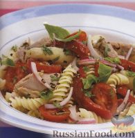 Фото к рецепту: Салат из макарон, тунца и болгарского перца