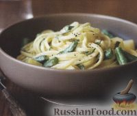 Фото к рецепту: Спагетти со стручковой фасолью и голубым сыром