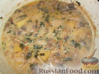 Фото приготовления рецепта: Суп-пюре из шампиньонов и картофеля - шаг №4
