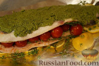 Фото к рецепту: Форелька под песто, с помидорками черри и овощами в сливочном соусе
