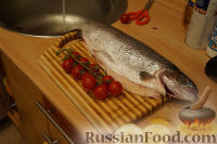 Фото приготовления рецепта: Форелька под песто, с помидорками черри и овощами в сливочном соусе - шаг №2