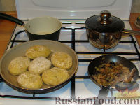 Фото приготовления рецепта: Картофельные зразы - шаг №9