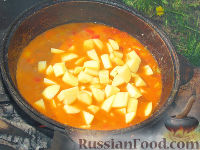 Фото приготовления рецепта: Бограч - венгерский суп - шаг №10