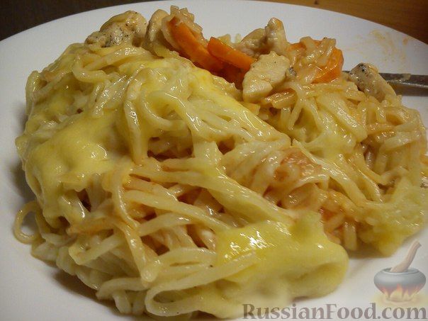 Спагетти с сосисками и сыром в духовке — рецепт с фото пошагово