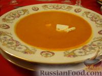 Фото к рецепту: Крем-суп со сладким перцем и сыром фета