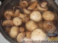 Фото приготовления рецепта: Соус грибной со сметаной - шаг №2