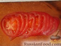 Фото приготовления рецепта: Минтай, запеченный с помидорами и сыром - шаг №4