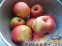 Фото приготовления рецепта: Яблоки, запеченные с медом и орехами - шаг №2