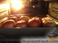 Фото приготовления рецепта: Яблоки, запеченные с медом и орехами - шаг №4