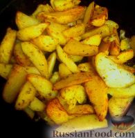 Фото к рецепту: Золотая картошечка "Деревенская"