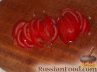 Фото приготовления рецепта: Кольраби, тушенная в сметане с помидорами - шаг №6