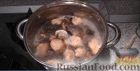 Фото приготовления рецепта: Салат "Обжорка" с маринованными грибами - шаг №10