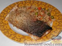 Фото к рецепту: Толстолобик с рисом к Новогоднему столу