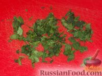 Фото приготовления рецепта: Салат из моркови с изюмом и имбирём - шаг №4
