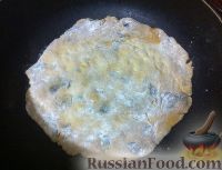Фото приготовления рецепта: Медовик на сковороде (с черносливом) - шаг №15