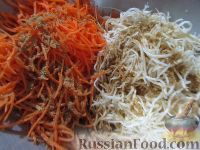 Фото приготовления рецепта: Морковь с сельдереем по-корейски - шаг №5
