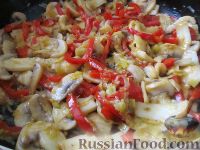 Фото приготовления рецепта: Теплый картофельный салат с куриной печенью - шаг №10