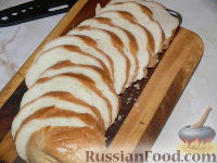Фото приготовления рецепта: Сладкий десерт из белого хлеба - шаг №2