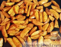 Фото приготовления рецепта: Картошка по-деревенски в духовке - шаг №4
