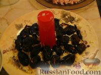Фото приготовления рецепта: Салат к праздничному столу "Черный жемчуг" - шаг №5