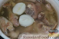 Фото приготовления рецепта: Холодец из свиной рульки и курицы - шаг №3