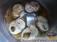 Фото приготовления рецепта: Скумбрия маринованная с семенами горчицы - шаг №7