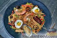 Фото к рецепту: Азиатская лапша с морепродуктами