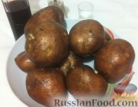 Фото приготовления рецепта: Картофель, запеченный в соевом соусе с чесноком - шаг №1