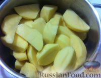 Фото приготовления рецепта: Картофель, запеченный в соевом соусе с чесноком - шаг №2