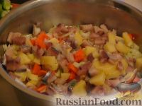 Фото приготовления рецепта: Салат с селедкой и картошкой - шаг №2