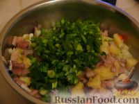 Фото приготовления рецепта: Салат с селедкой и картошкой - шаг №3