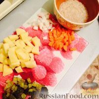 Фото приготовления рецепта: Картофельная запеканка с замороженными овощами и сыром - шаг №4