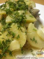 Фото к рецепту: Мясо с картошкой и грибами (в мультиварке)